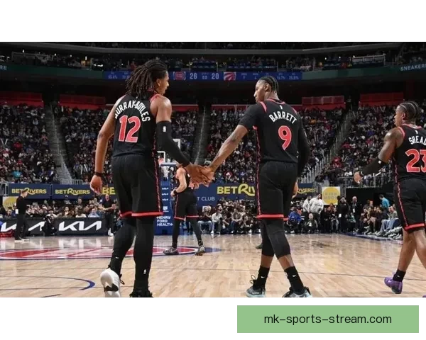 活塞时隔19年再夺东部第一 杜伦贡献16分7篮板乔治砍下20分